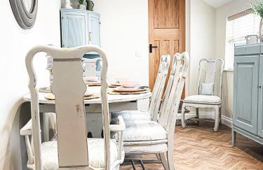 PRIMROSE COTTAGE, Sleeps 5, Stylish Cottage, Central, Close to Beach, shops and restaurants - Foto 79