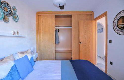 Blue Marine Home - Parking, Pool, AC, WiFi - Photo 14