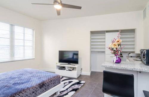 Ocean Drive Studio Historic Building minutes walk to the Beach. - Foto 8