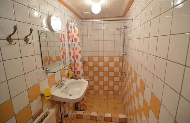 House Situated Peacefully on a Vast Green - Foto 13