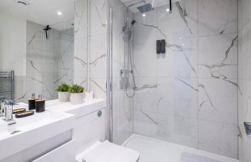 Central Gravesend 1BR, Kitchen, Wi-Fi, Sleeps 2, Parking - Foto 9