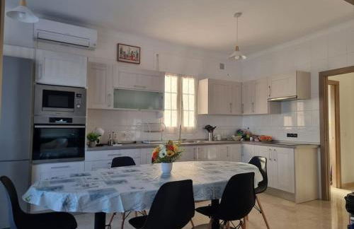 Casa amplia, piscina privada, 4 dormitorios y playa cercana - Foto 5