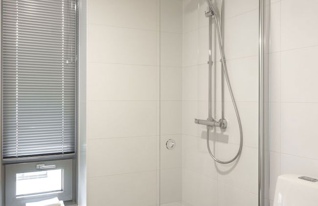 New 1BR Home with Balcony next to Railway Station - Foto 19