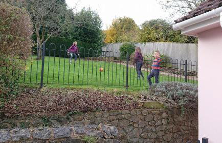 Sea views, private garden, comfortable family and dog friendly home - Foto 20