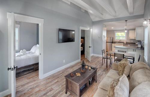 Quaint Cottage with Private Pool-Walk to Everything - Foto 8