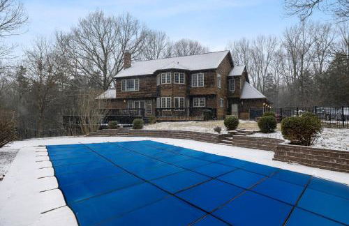 Secluded 9BR Getaway, Pool, Hot Tub & Huge Deck - Foto 1