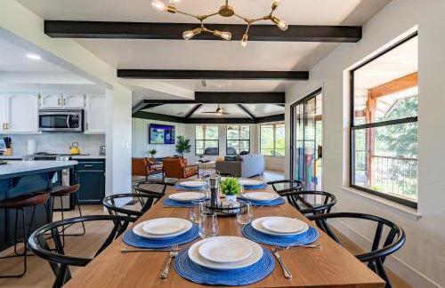 Secluded Mtn Top Family Haven w/Views Spa & Arcade - Photo 15