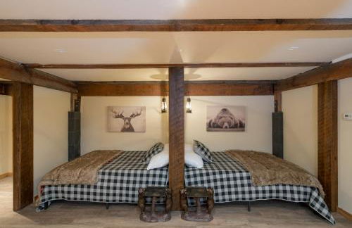 Bear Lodge with private Pool, Hottub, and Sauna! - Photo 19