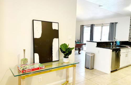 Vacation Home in Vegas w Pool 2 mile to Strip - Foto 41