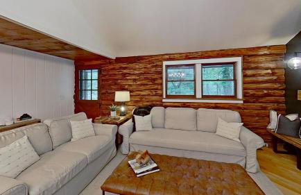 Cozy Berkshires Cabin with Lake, Beach, Hot Tub, Fireplace - The Wilde BNB - Foto 10