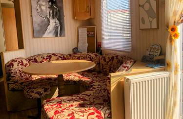 PD Wonderwall Caravan, Direct beach access & Beds made on arrival & GCH - Foto 12