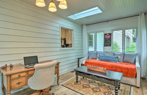 1 Mi to Downtown Highlands Cottage with Sunroom - Foto 13