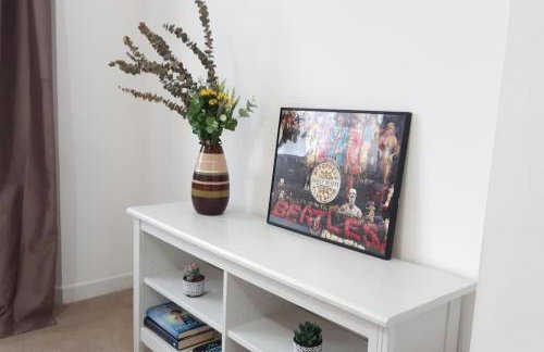 Free Parking Spacious Home - Photo 13