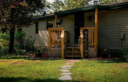 3BR waterfront lake house with dock, gazebo, boats - Foto 15