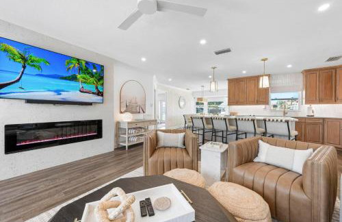 Bayside Hideaway! Private pool with water view and canal side dock! Available for Summer! - Foto 9