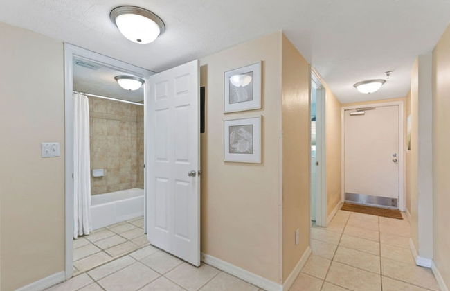 Top Floor Oceanfront Condo w Pool Beach Access - Foto 17