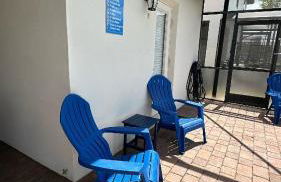 Serene 4-Bedroom Lakeview Retreat with South-Facing Pool & Sun-Drenched Outdoor Living - Foto 53