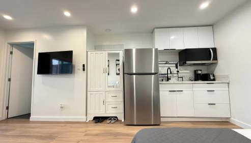 Modern Studio Stylish &Cozy Right Unit - Photo 2