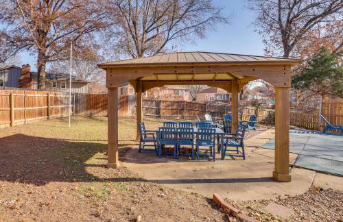 3,000-Sq-Ft Group Getaway with Pool Near Kansas City - Foto 37