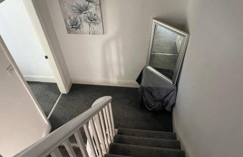 Stunning Bebington Maisonette - large private drive and entrance, good transport links - Foto 18