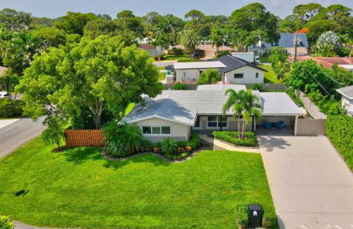 Coastal Palms House - Photo 36