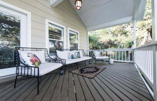 Remodeled Historic Lakefront Gem Overlooking Lake Travis and Jones Brothers Park *Great for Families and Groups* - Foto 16