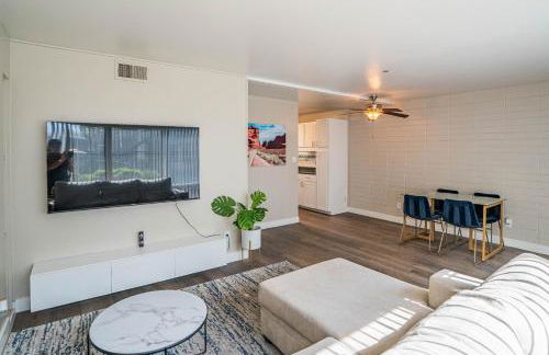 Spacious 2 Bedroom, 2 Bath, Pool, Free Parking, Gym - Foto 69