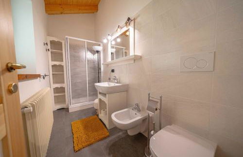 Cozy Stone Chalet Surrounded by Nature Samolaco - Foto 8