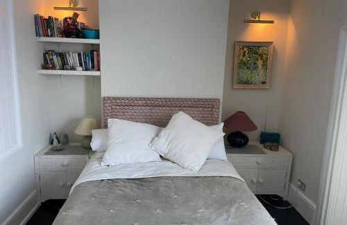 Colourful 2 bed 2 bath Tooting house - Photo 5