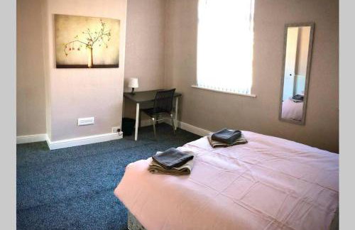 The Manchester Pad - 3BR Entire house with parking - Foto 15