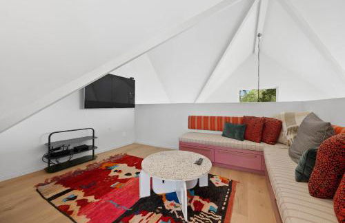 New Listing Hillside Villa by Colby & Conrad - Foto 11