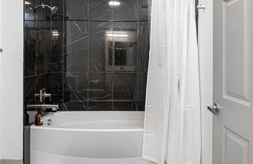 Urban Retreat - Free Parking, WiFi, Walk to Stadium - Foto 30