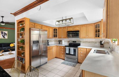 Serene Family Retreat King Beds Pool Hot Tub and Games - Photo 17