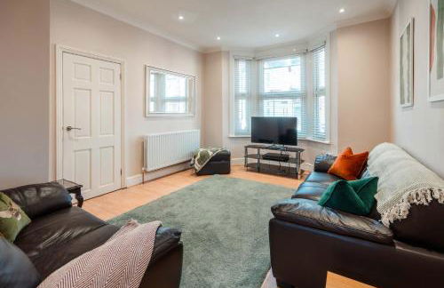 Spacious home 3 min from station - Photo 34