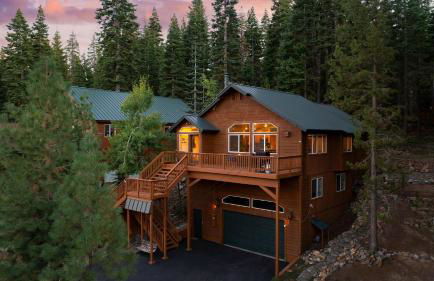 Golden Summit by AvantStay Stunning Secluded Cabin w Access to Tahoe Donner - Foto 42