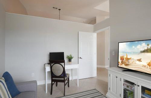 Piccadilly Beach House - Beautiful Updated Home, Private Pool, Minutes from Downtown 5th Ave & Beaches!!! - Foto 37