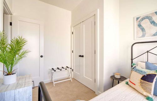 Spacious Townhome Combination for the Whole Family - Photo 40