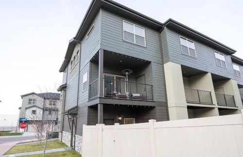 NEW! Boise BaseCamp -Fire Pit -E-Bikes -Greenbelt - Foto 67