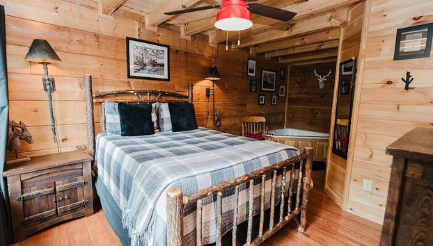 Elk Feathers 2 Bedroom Cabin by RedAwning - Foto 5, Habitación