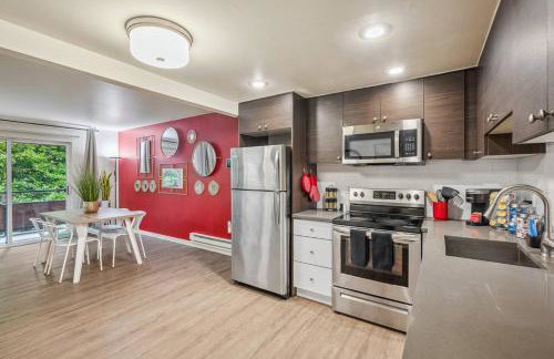 Cozy DT Bellevue Apt | Fast Wi-Fi & Free Parking - Foto 10