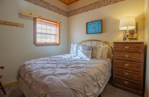 Stay In Ohiopyle - closest place to the GAP trail in Ohiopyle, PA, Hot Tub - Foto 17