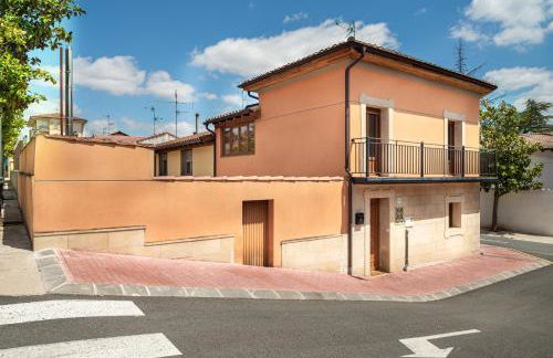 URIBE-ENEA Casa sola con amplio patio en Elciego con visita a bodega, siempre sujeta a disponibilidad - Foto 3