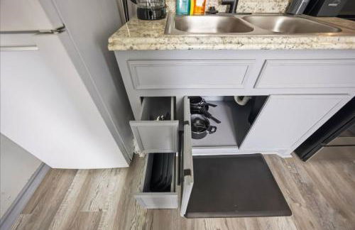 Super Value Suite #7 @ East End Revitalized - Foto 17