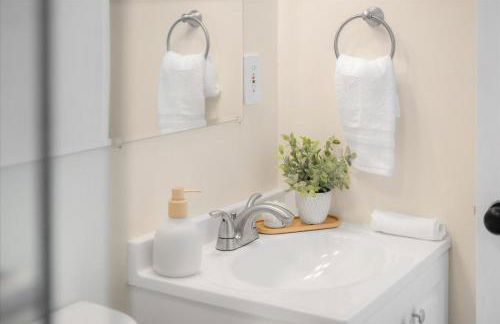 Luxurious Newly Remodeled 4 Bedroom Home with Large Backyard near Disneyland - Foto 19