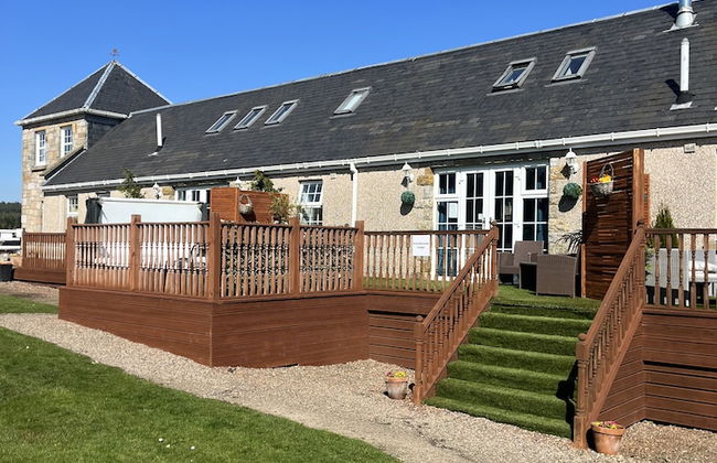 JOIVY Greenknowes Lodge With Hot Tub And Wood Burning Stove - Foto 1