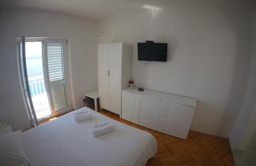 Apartments and Rooms Špiro - Photo 12