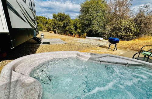 Puffy Panda RV-Hot Tub-Sleeps 2 - Foto 2