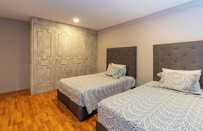 Penthouse Near Masaryk , Sleeps 16 , Pet Friendly - Foto 6