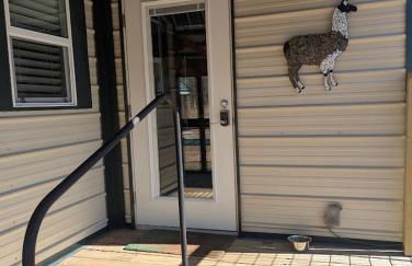 Gerrie's Place at Figment Ranch Foundation Animal Sanctuary near Round Top Texas - Foto 8