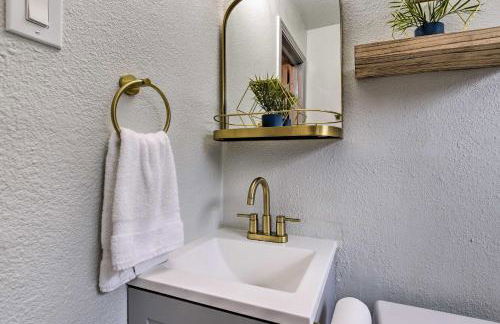 Lake Granbury Getaway about 1 Block to Waterfront - Foto 21